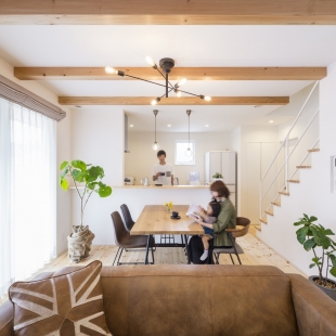 緑ガルバが似合うシアトル風のカフェっぽい家