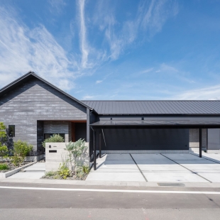 暮らしを嗜む大人の平屋