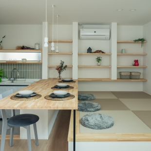 平屋みたいなちょっと小さな三角屋根の家