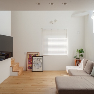 スマートでシンプル、多くの収納を設えたスタイリッシュな家