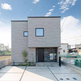 明るさと心地よさをもたらす吹抜けのある家