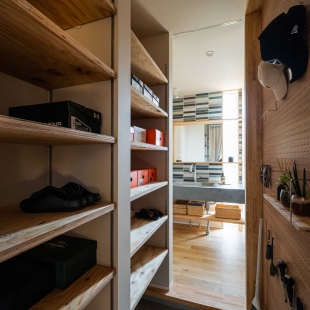 明るさと心地よさをもたらす吹抜けのある家