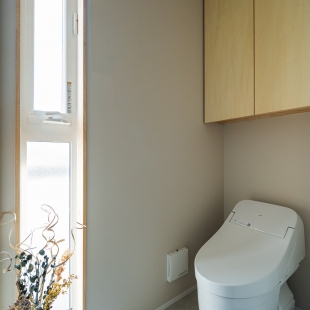 明るさと心地よさをもたらす吹抜けのある家