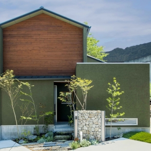 細部にまでこだわった木とアイアンが生きる家