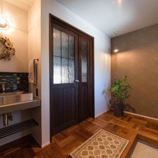 細部にまでこだわった木とアイアンが生きる家