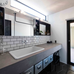 細部にまでこだわった木とアイアンが生きる家