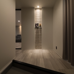 猫と暮らす、凛とした佇まいの平屋