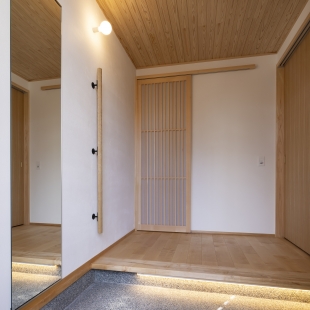 ミニマルな佇まいと、確かな断熱性能を両立した家