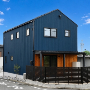三角シルエットの高性能HEMS住宅