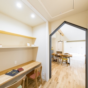 カフェ気分を楽しむ平屋