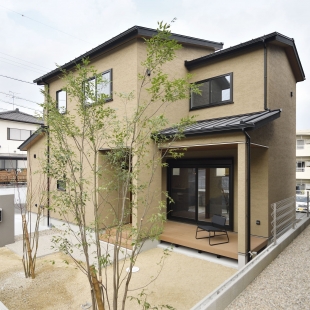 三角シルエットの高性能HEMS住宅